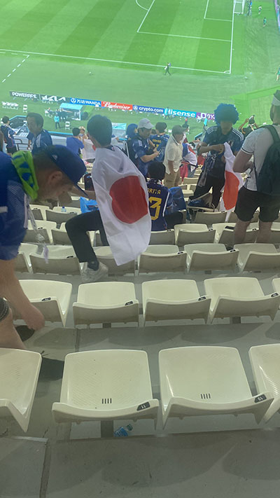 日本球迷在2022年世界杯上的球场清洁赢得了赞誉2